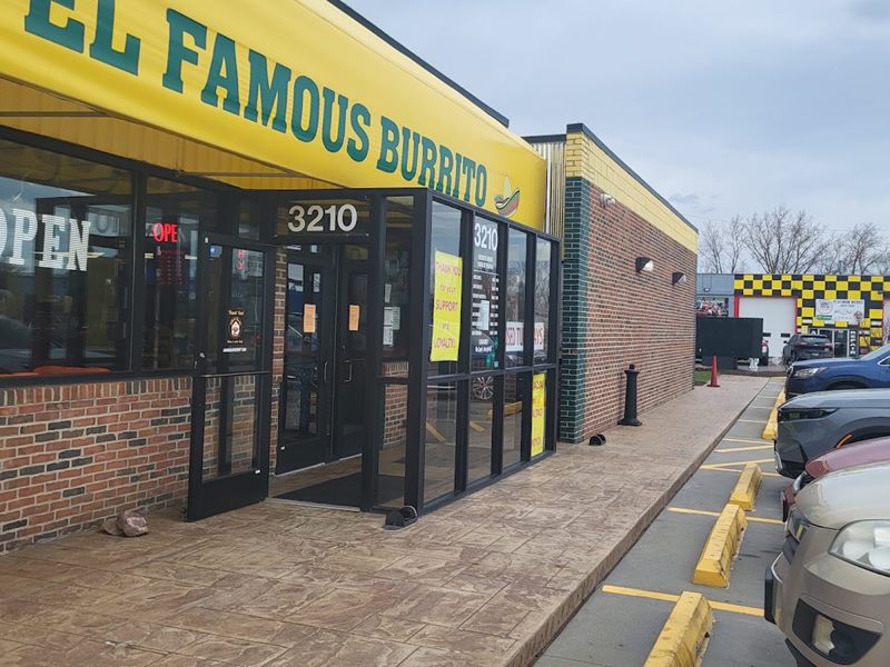 El Famous Burrito exterior